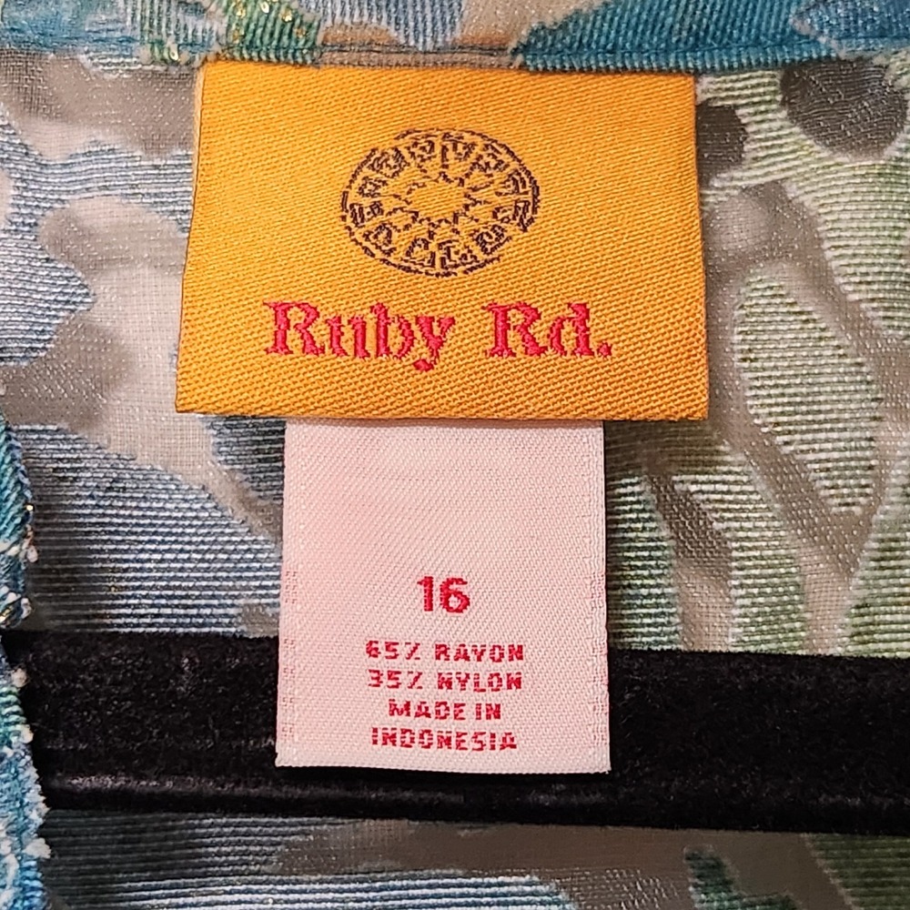 Ruby Rd Top Long Sleeve Button Front Lightweight … - image 3